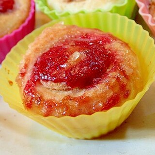 バタークッキーとラズベリーＪとザラメ糖のカップパン